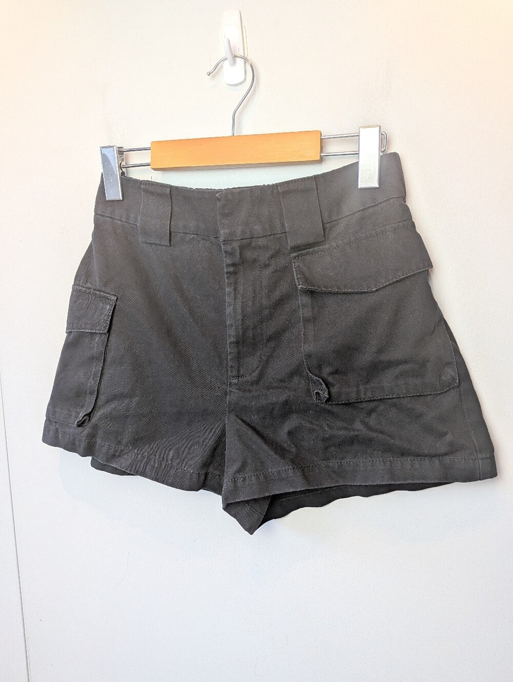 ARITZIA TNA Cargo Mini Black Short Women Size Small 100% Cotton Military Style